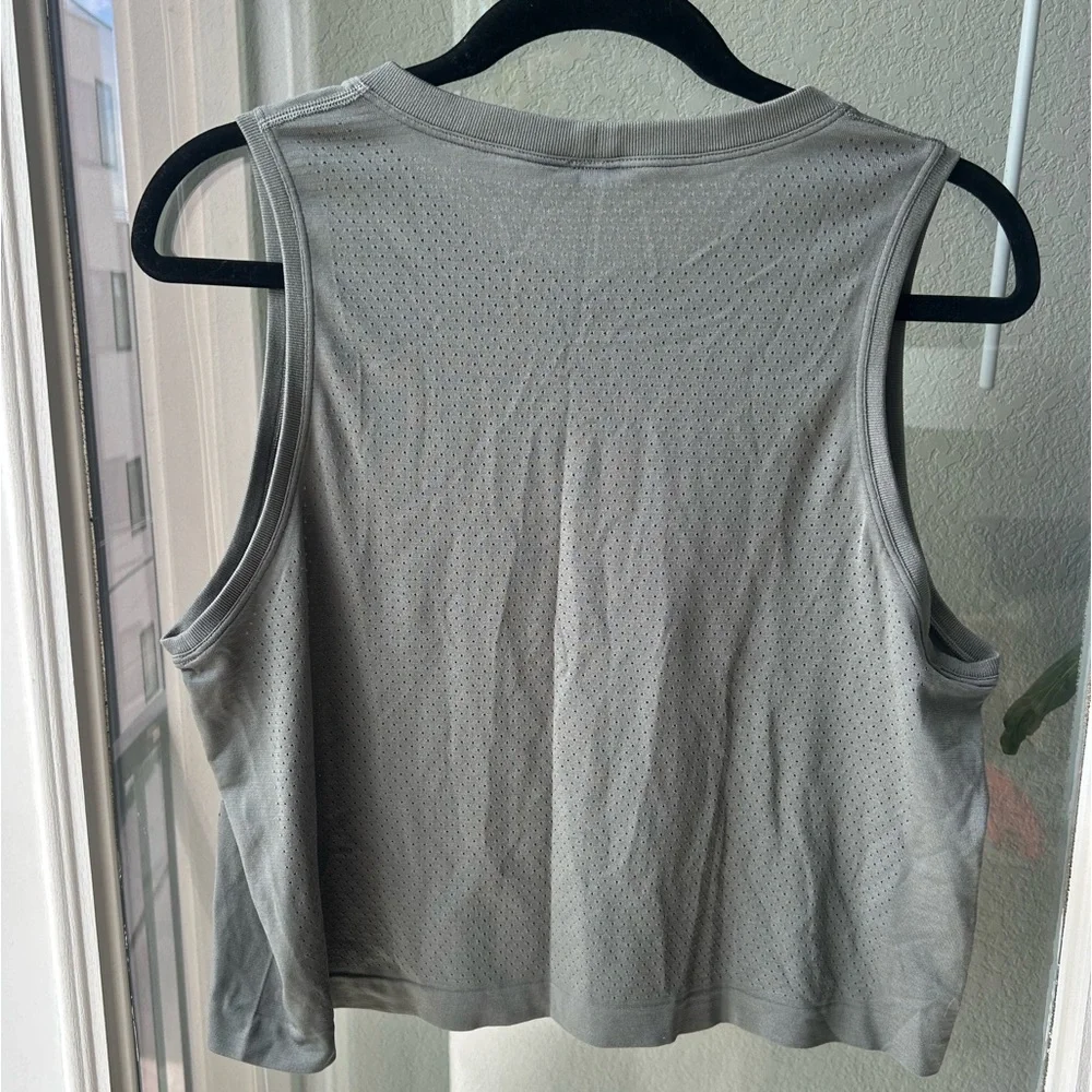 Lululemon Green “Chicago” Sleeveless Tank - Picture 3 of 4